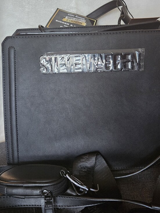 Steve Madden Handbags - Steve Madden Black Beverlyn Special Edition Crossbody